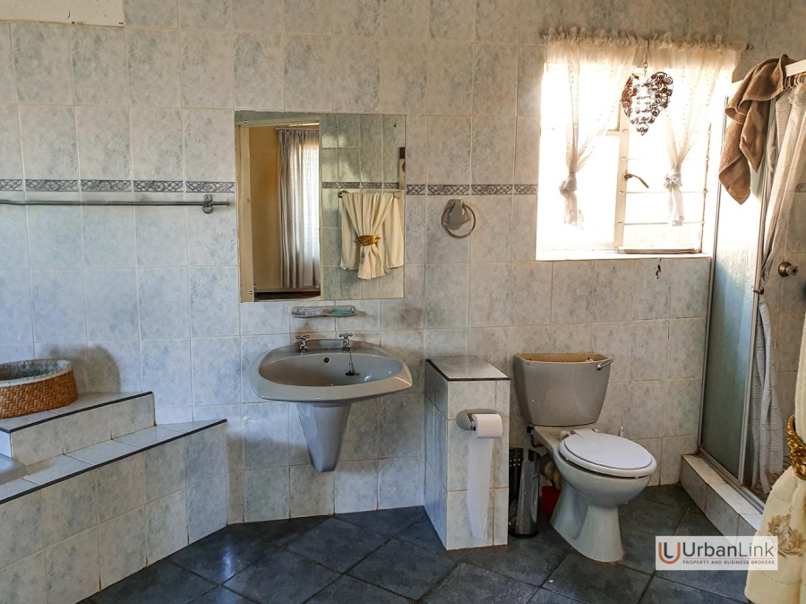 5 Bedroom Property for Sale in Cashan North West